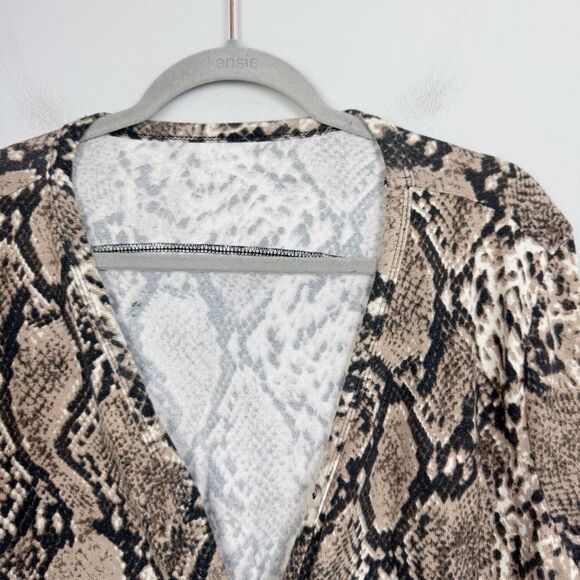 BOUTIQUE | Snakeskin Print Button Front Lightweight Cardigan Women’s Size XL - Picture 3 of 9